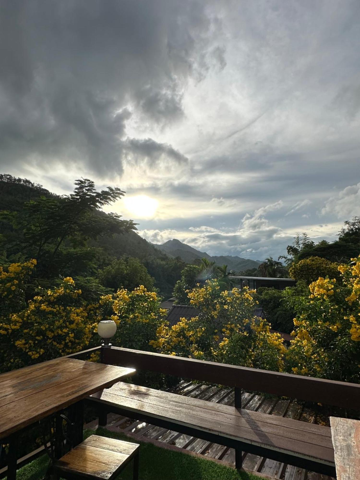 ชอว์ งาทอง รีสอร์ต Chor Ngar Thong Erawan Kanchanaburi Hotel Exterior photo