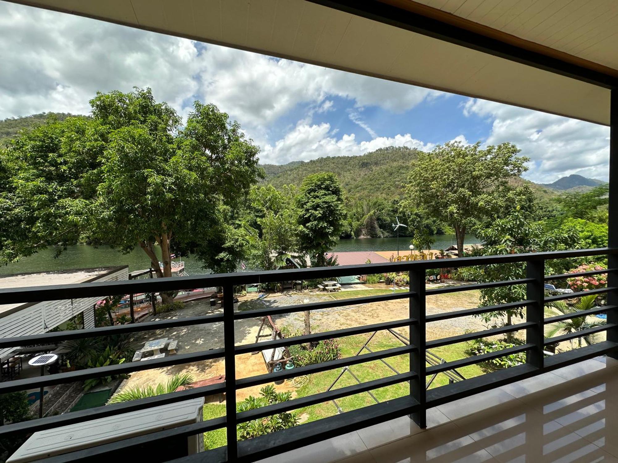 ชอว์ งาทอง รีสอร์ต Chor Ngar Thong Erawan Kanchanaburi Hotel Exterior photo