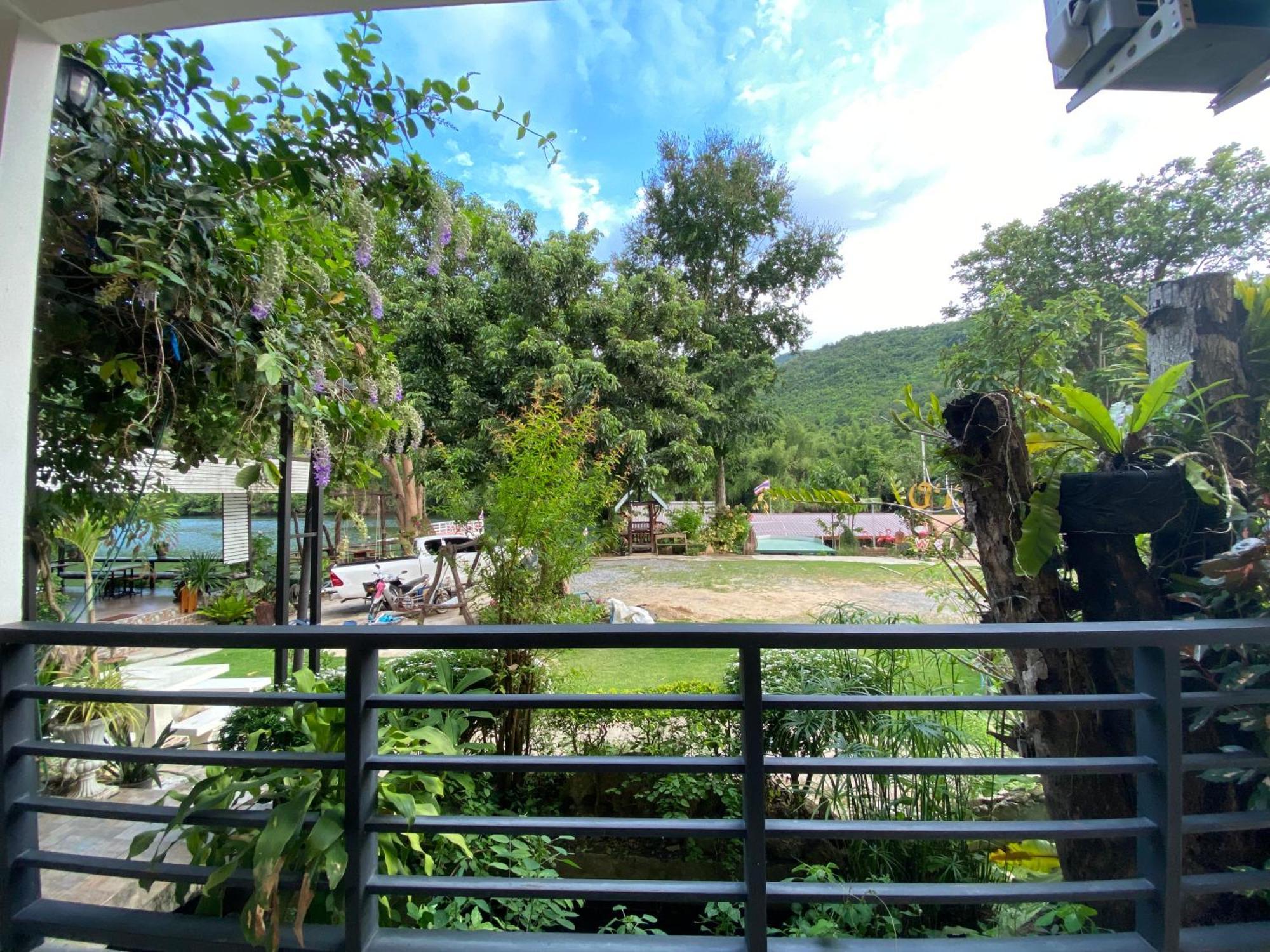 ชอว์ งาทอง รีสอร์ต Chor Ngar Thong Erawan Kanchanaburi Hotel Exterior photo